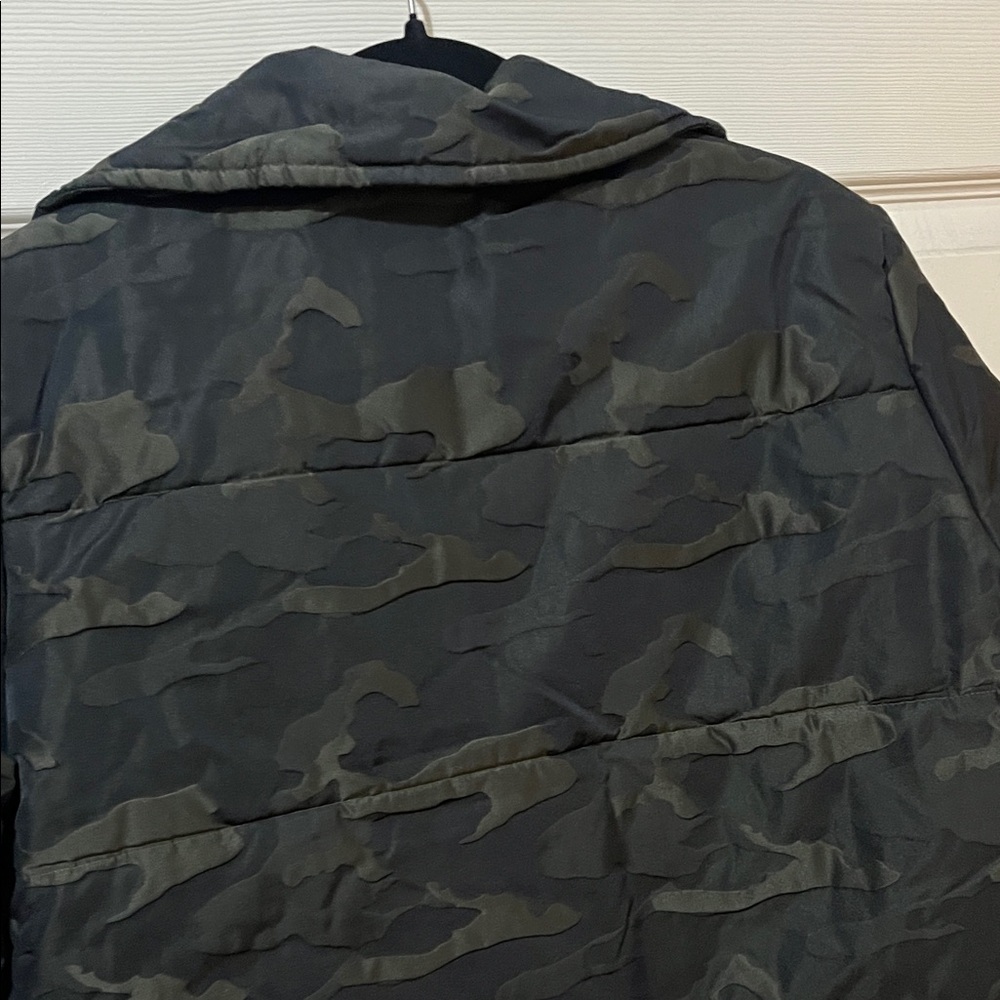 Juicy Couture Camo Puff Jacket S - Picture 7 of 7
